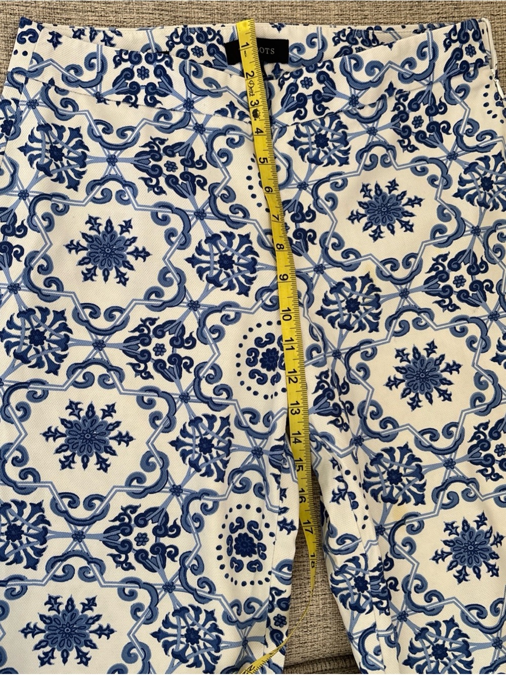 Sz 8 Talbots White women’s Pants with Blue Tile Print used w defect: stain - Picture 10 of 15